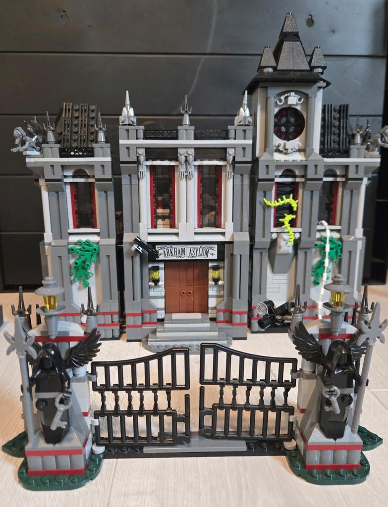 LEGO DC  Universe "Arkham Asylum Breakout"- 10937, Kinderen en Baby's, Speelgoed | Duplo en Lego, Gebruikt, Lego, Complete set