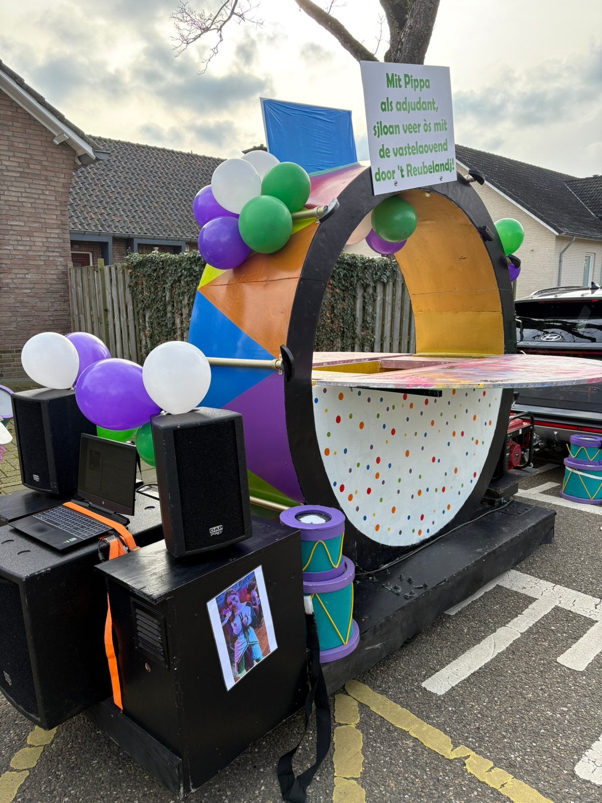 Carnavalswagen kleine loopgroep MOET WEG!, Ophalen, Gebruikt, Carnaval