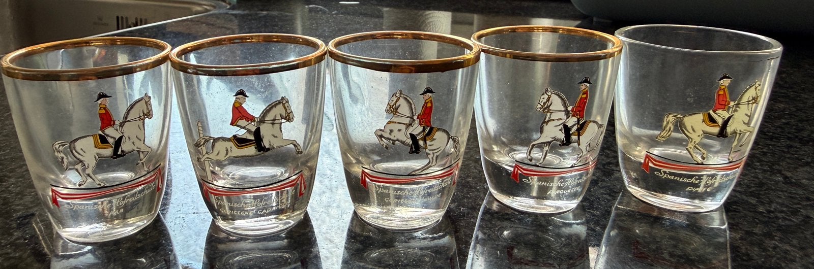 5 borrelglaasjes van Spaanse Rijschool, Ophalen of Verzenden, Zo goed als nieuw, Borrel- of Shotglas