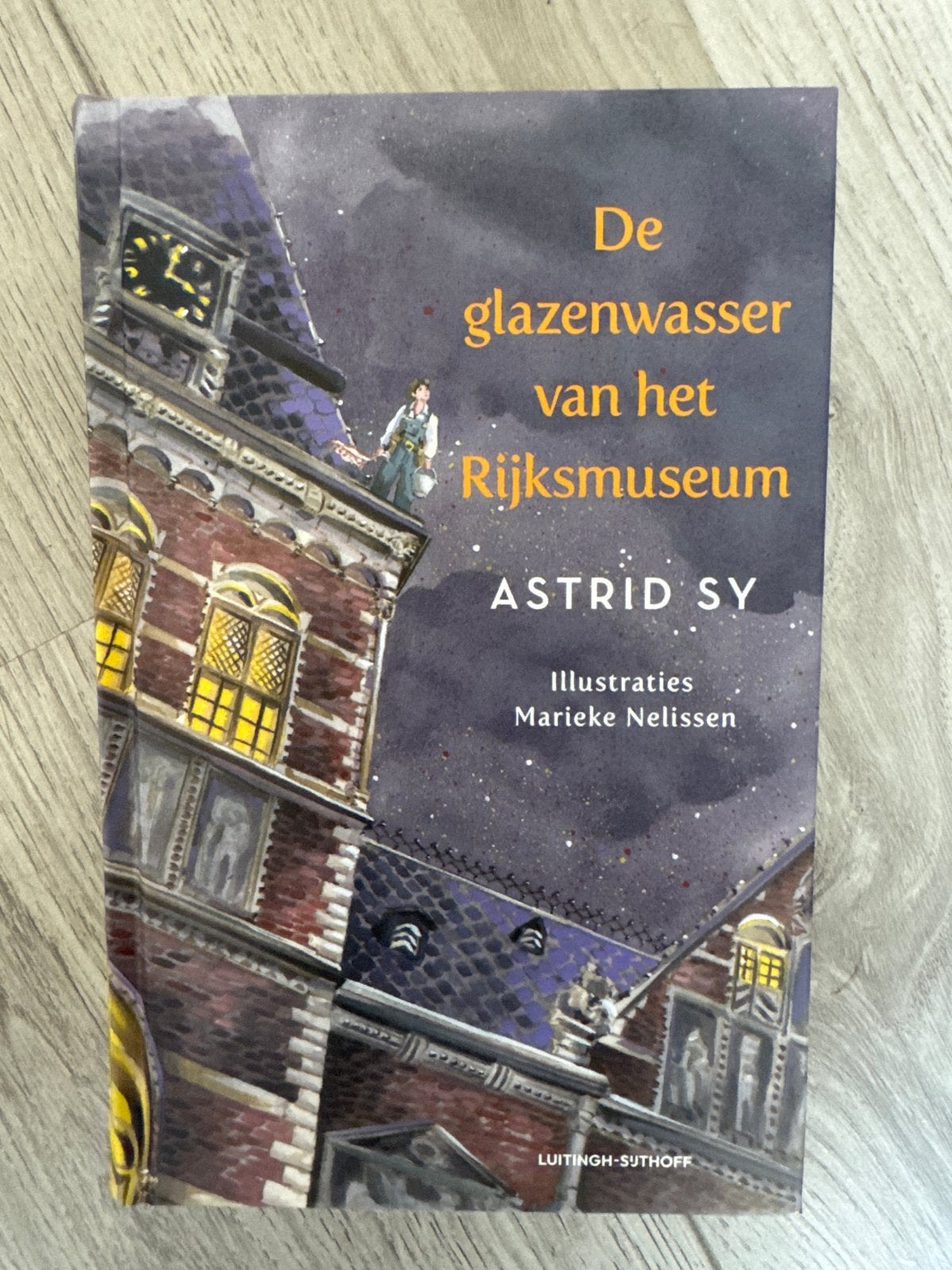 De glazenwasser van het Rijksmuseum - Astrid Sy, Boeken, Ophalen of Verzenden, Nieuw, Fictie algemeen