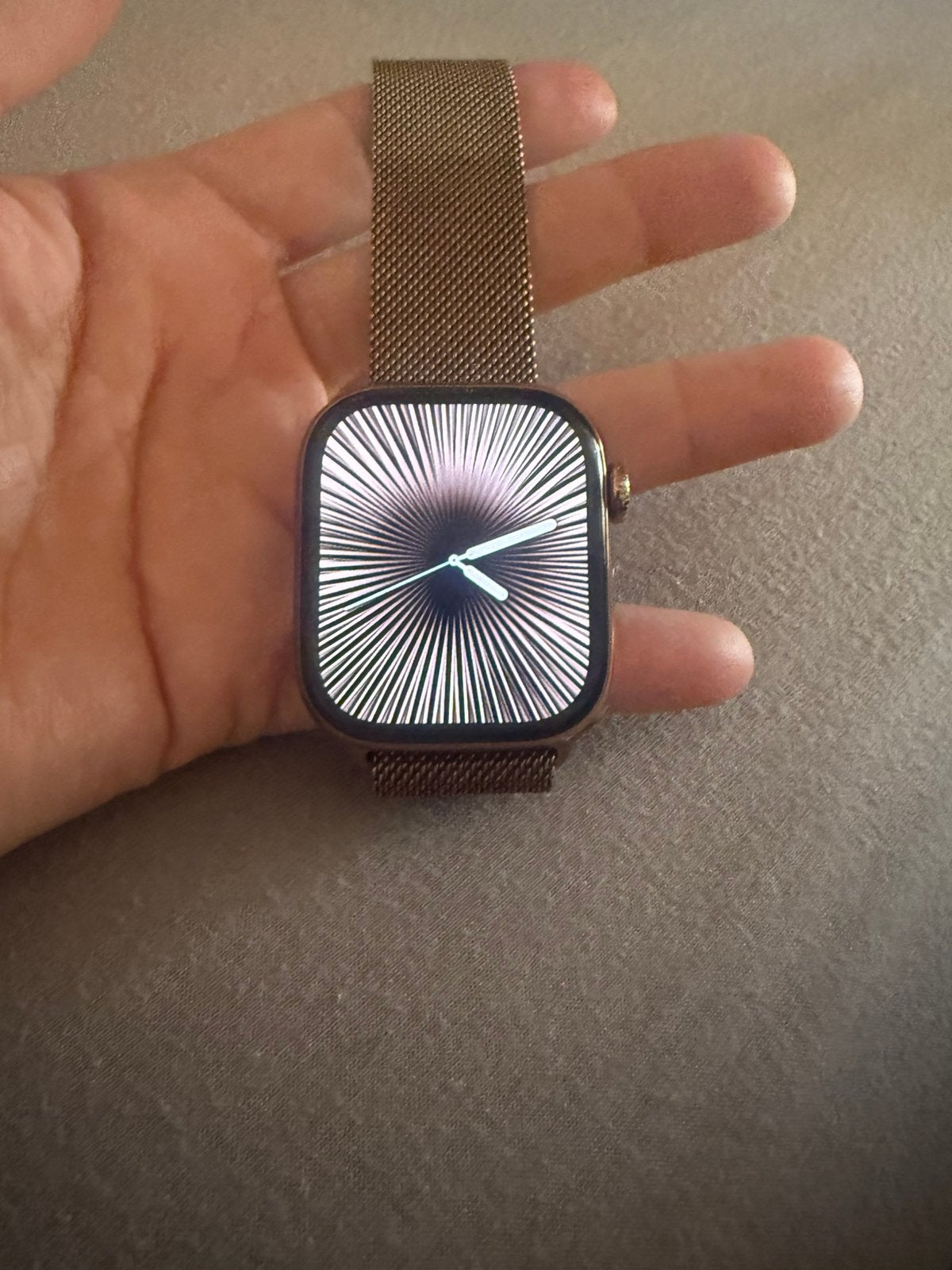 Apple Watch Series 10 42mm Gold Titanium Cellular + Milanese, IOS, Ophalen of Verzenden, Zo goed als nieuw, Waterdicht