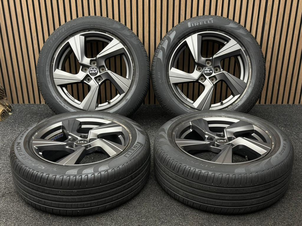 Originele 18 inch Kia Sportage NQ5 5x114.3 ET51 TPMS Pirelli, Auto-onderdelen, Banden en Velgen, Ophalen, 18 inch, ., Banden en Velgen