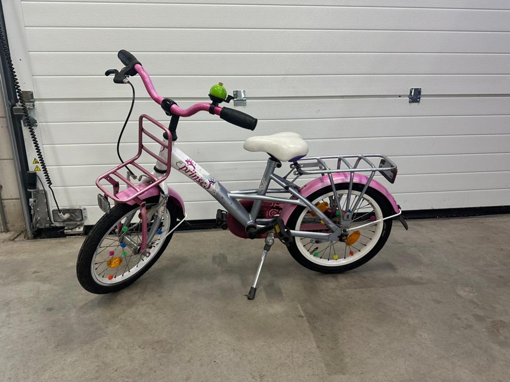 Loekie meisjes fiets 16inch, Fietsen en Brommers, Fietsen | Kinderfietsjes, Ophalen, Gebruikt, Terugtraprem, 16 tot 20 inch