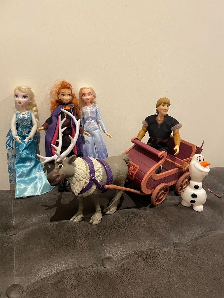 Frozen poppen set met slee, Sven, Kristoff en Olaf, Ophalen of Verzenden, Zo goed als nieuw, Overige typen