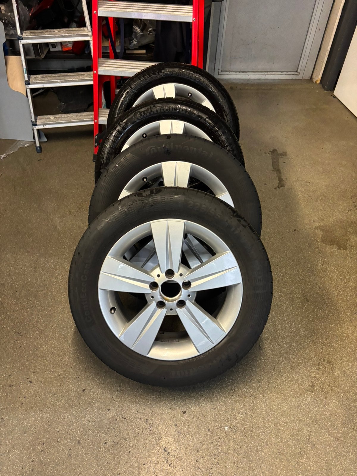Mercedes Viano Vito velgen met banden(continental XL), Banden en Velgen, 17 inch, Ophalen of Verzenden, Bestelwagen