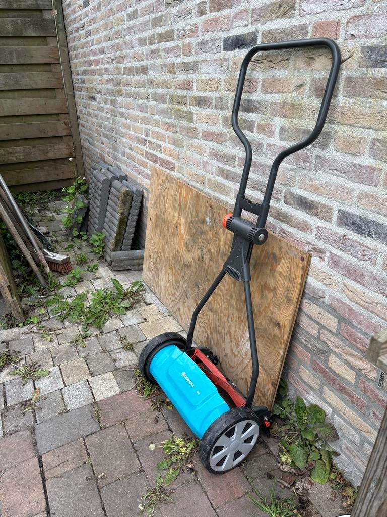Gardena 330 handgrasmaaier/kooimesmaaier, Ophalen, Handgrasmaaier, Zo goed als nieuw, 30 t/m 39 cm