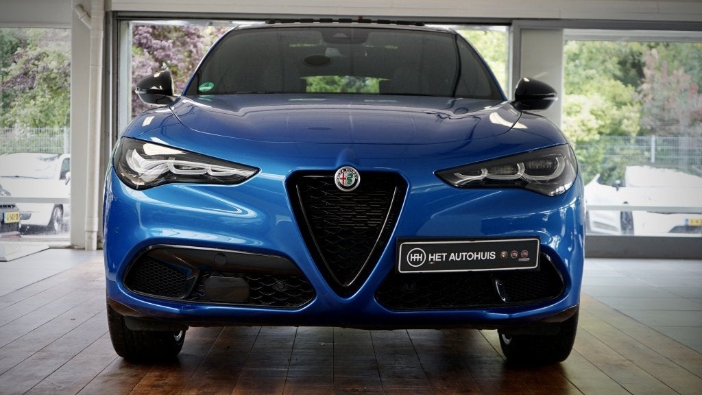 Alfa Romeo Stelvio 2.0 T AWD Veloce | elektr trekhaak | Pano, Auto's, Automaat, 12 maanden, Zwart, 4 cilinders