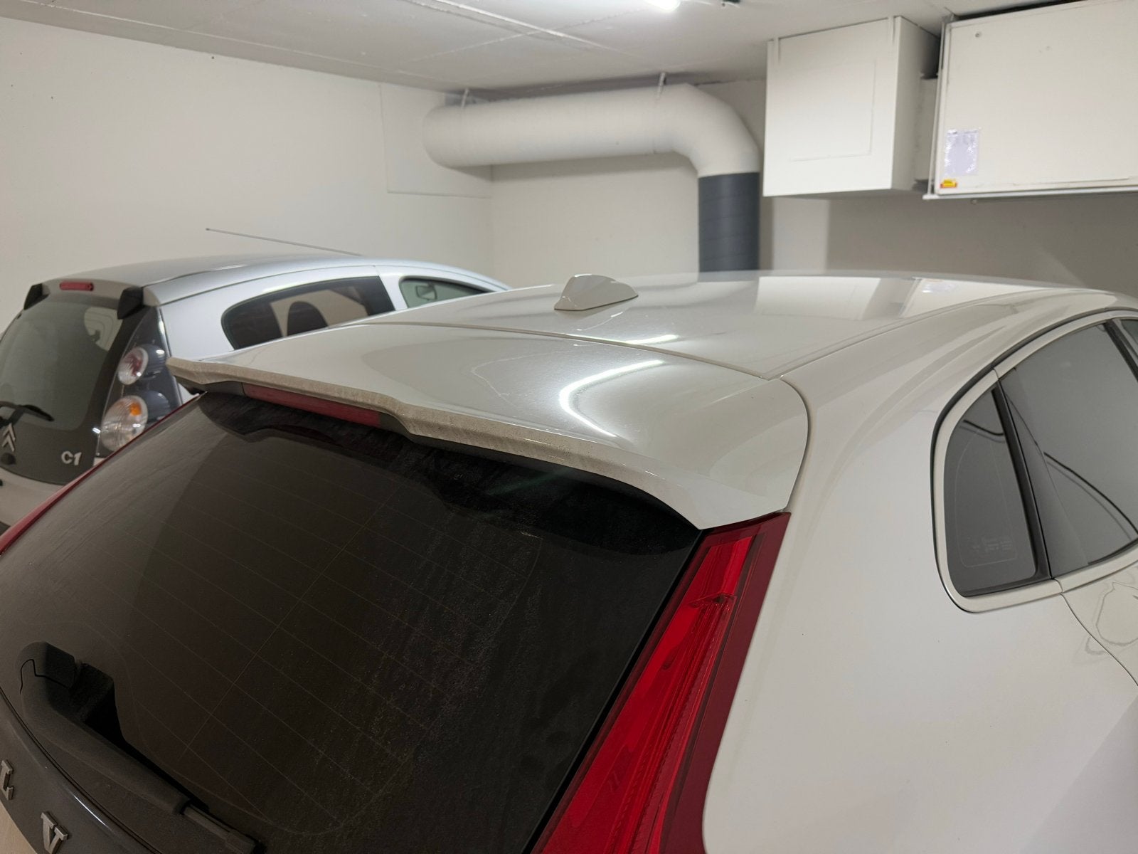 Spoiler V40 Ice White - OEM - top staat, Ophalen of Verzenden