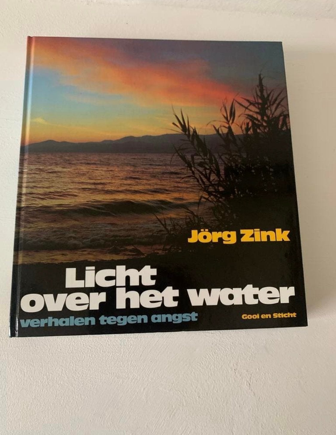 Licht over het water - Verhalen tegen angst, Ophalen of Verzenden, Zo goed als nieuw, Christendom | Protestants