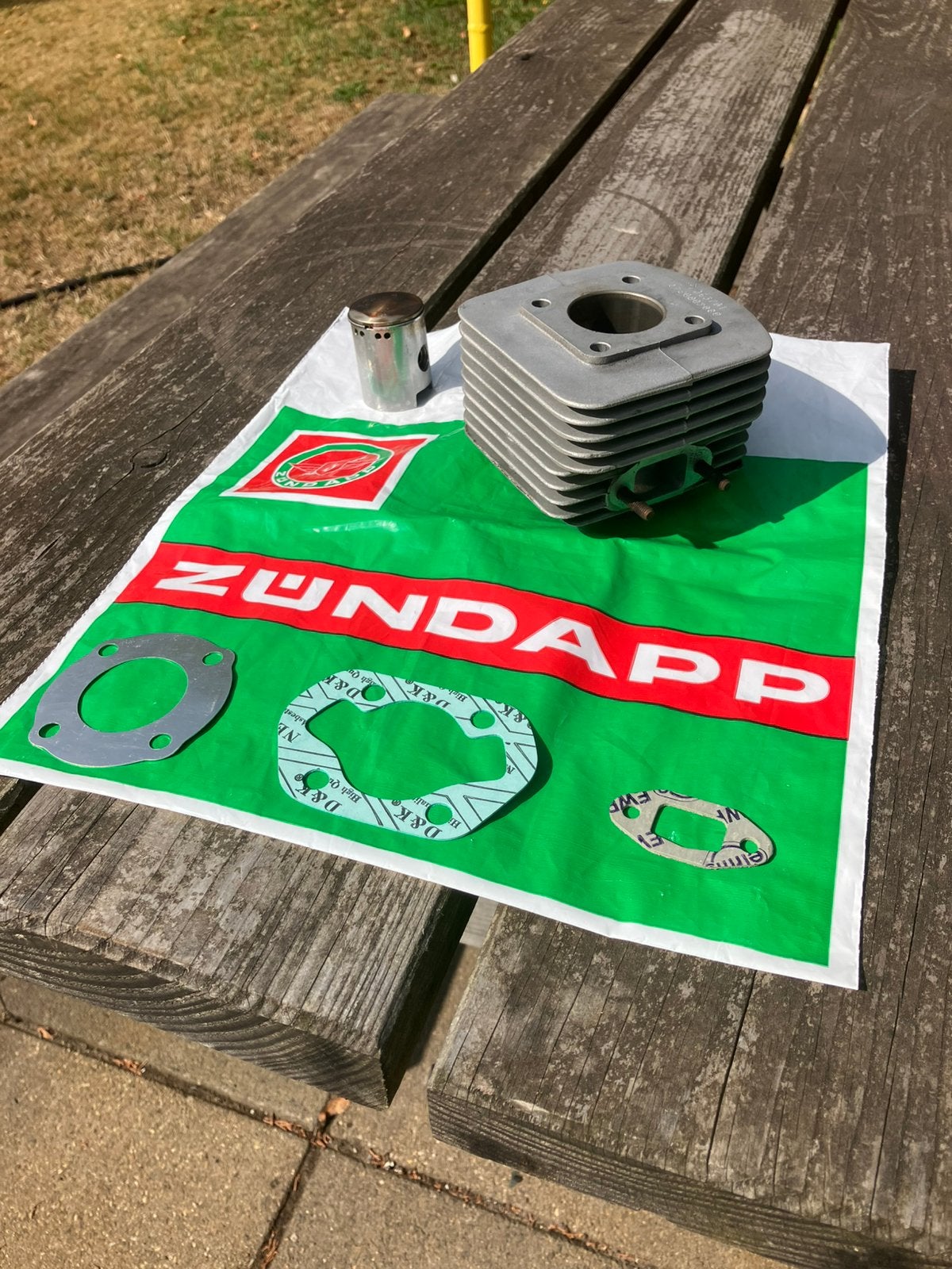 Zundapp 50cc cilinder geforceerde koeling, Fietsen en Brommers, Brommeronderdelen | Zundapp, Ophalen of Verzenden, Zo goed als nieuw