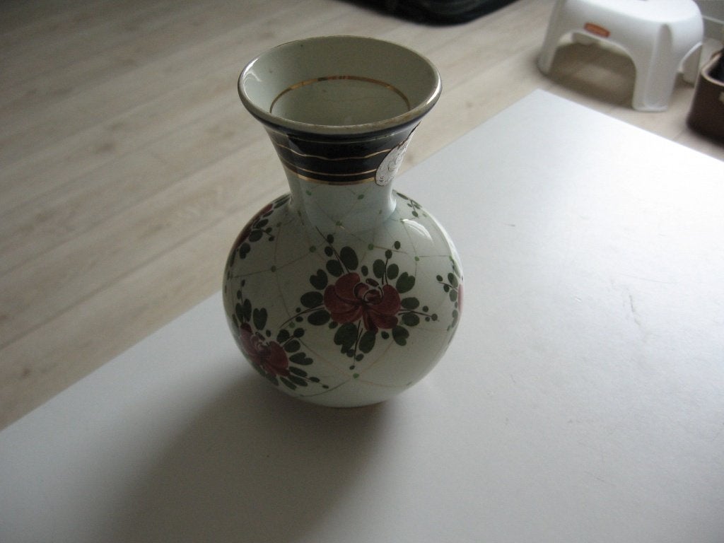 Gouda Flora vaasje gaaf gemerkt 15 cm hoog €12.50, Ophalen of Verzenden