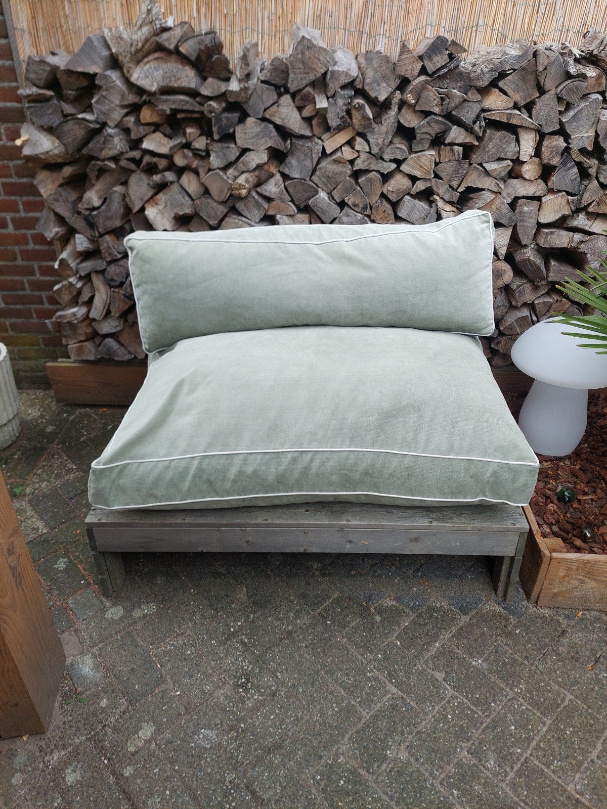 Palletbankje inclusief groene kussens te koop voor 80 euro, Ophalen, Gebruikt