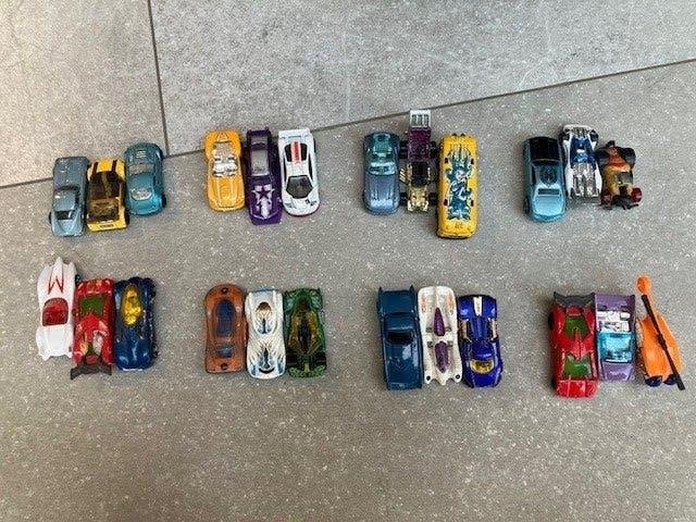 24 Hotwheels voertuigen: raceauto's, bus, helicopter, Kinderen en Baby's, Speelgoed | Speelgoedvoertuigen, Ophalen of Verzenden