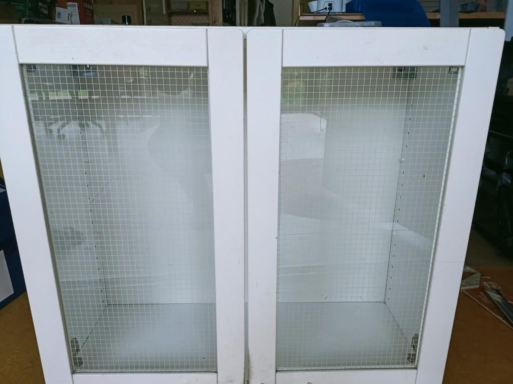 Wit wandkastje met glazen deurtjes, Huis en Inrichting, Ophalen, Gebruikt