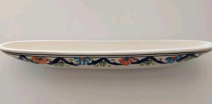 Ovale schaal met bloemmotief, handgemaakt in Tunesië, Porselein of Keramiek, Schaal, Ophalen of Verzenden, Zo goed als nieuw