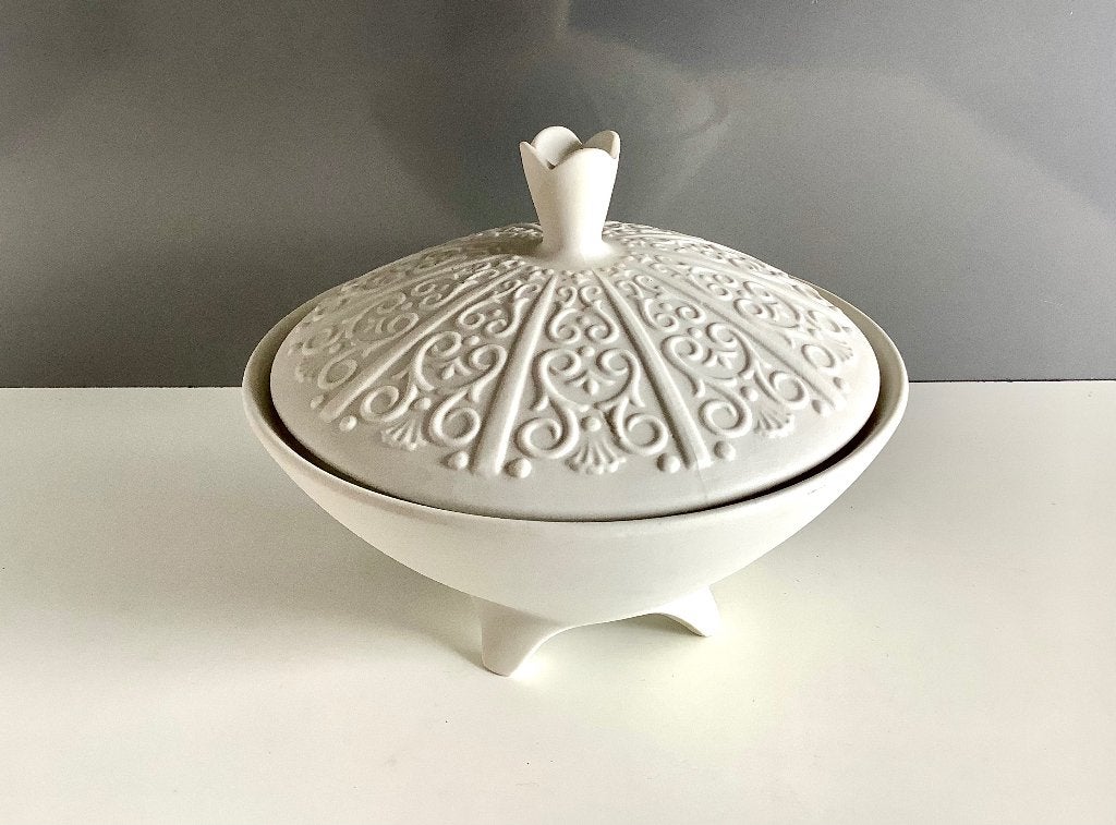 Oud Biscuit porseleinen schaaltje / bonbonnière , Ophalen of Verzenden