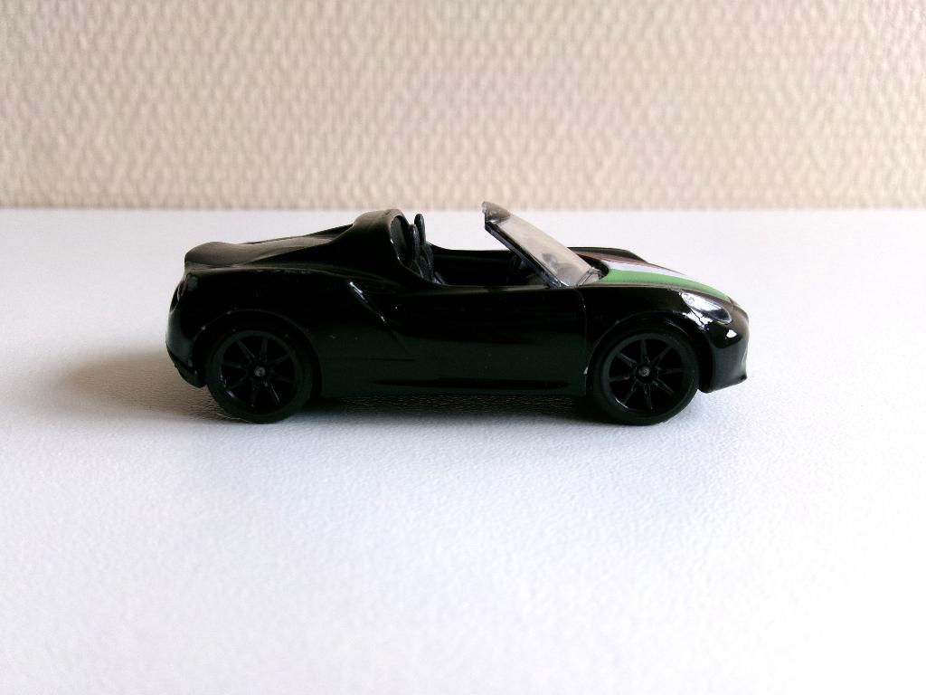 Alfa Romeo 4C Spider zwart 1:57 Majorette (zonder ovp), Ophalen of Verzenden, Gebruikt, Auto