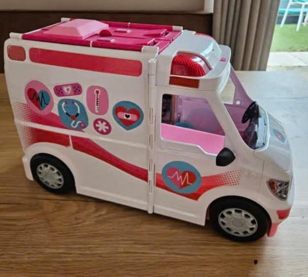 Barbie Mobiele Kliniek Ambulance met accessoires, Ophalen of Verzenden, Zo goed als nieuw, Meisje
