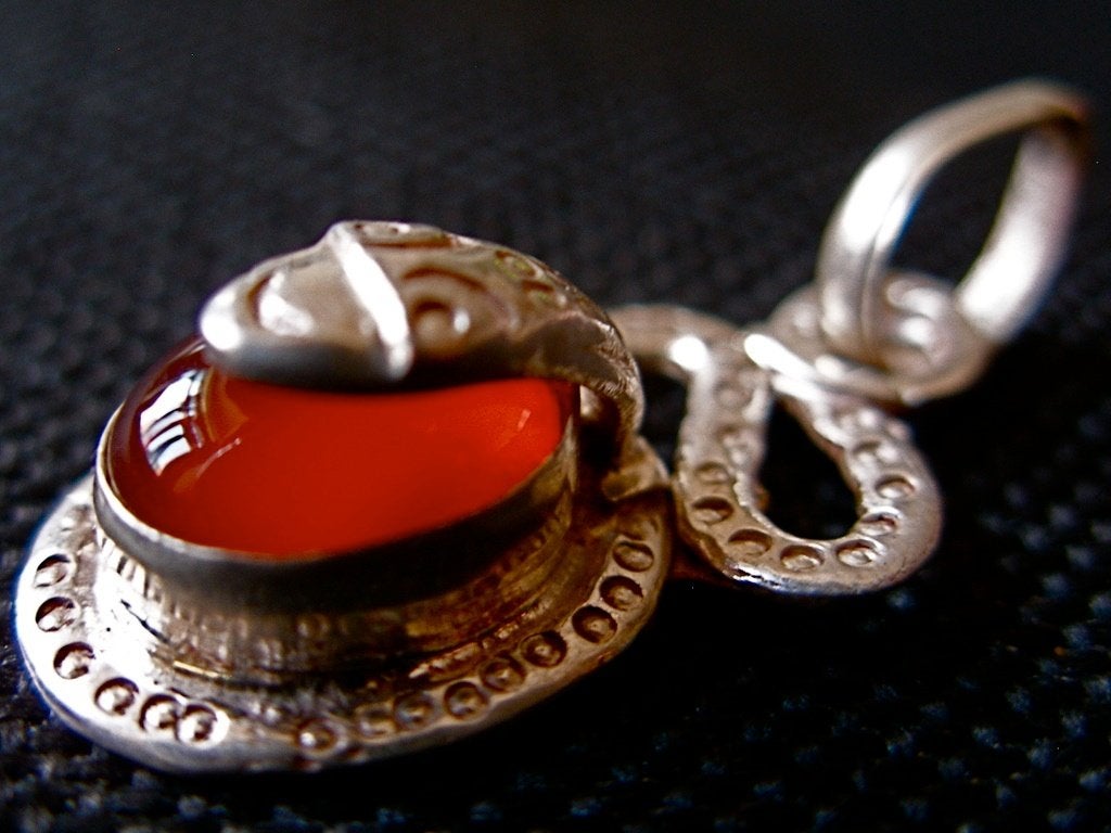 Zilveren 925 zilver kettinghanger gekronkelde slang carneool, Sieraden, Tassen en Uiterlijk, Kettinghangers, Verzenden, Nieuw