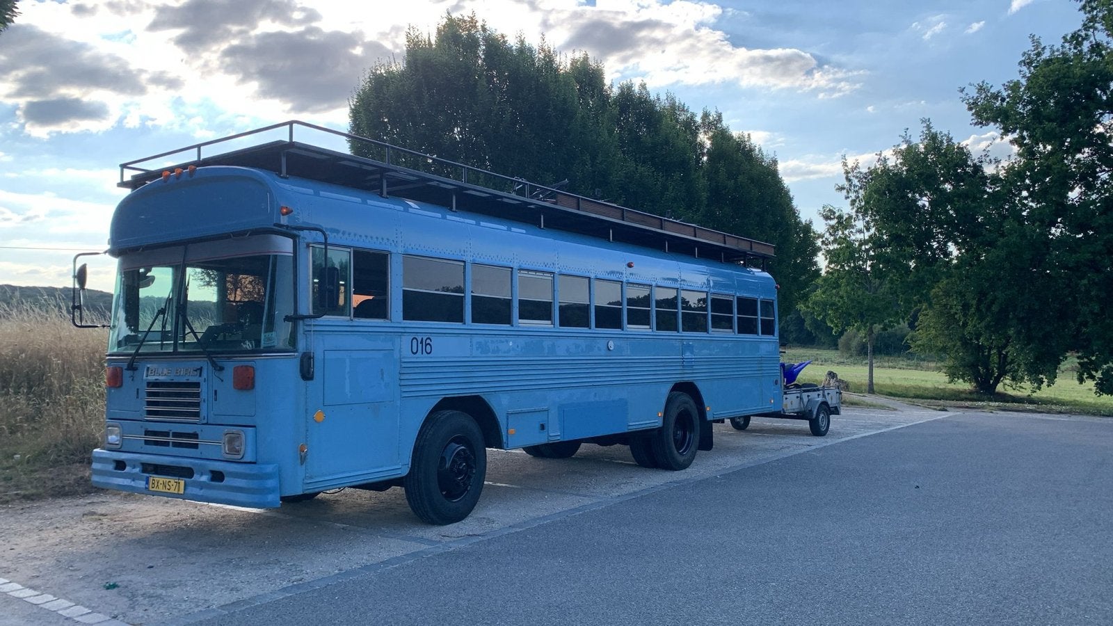 Unieke Blue Bird TC 2000 Schoolbus Camper/Tiny House, Chemisch toilet, Ladder, 10 meter en meer, Vloeistofverwarming