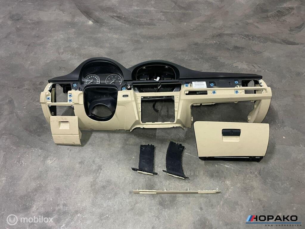 Dashboard + bekerhouders BMW 3 serie E90 E91 E92 E93 | beige, Gebruikt, Einsteinlaan 5 rijswijk, Bmw, Ophalen of Verzenden