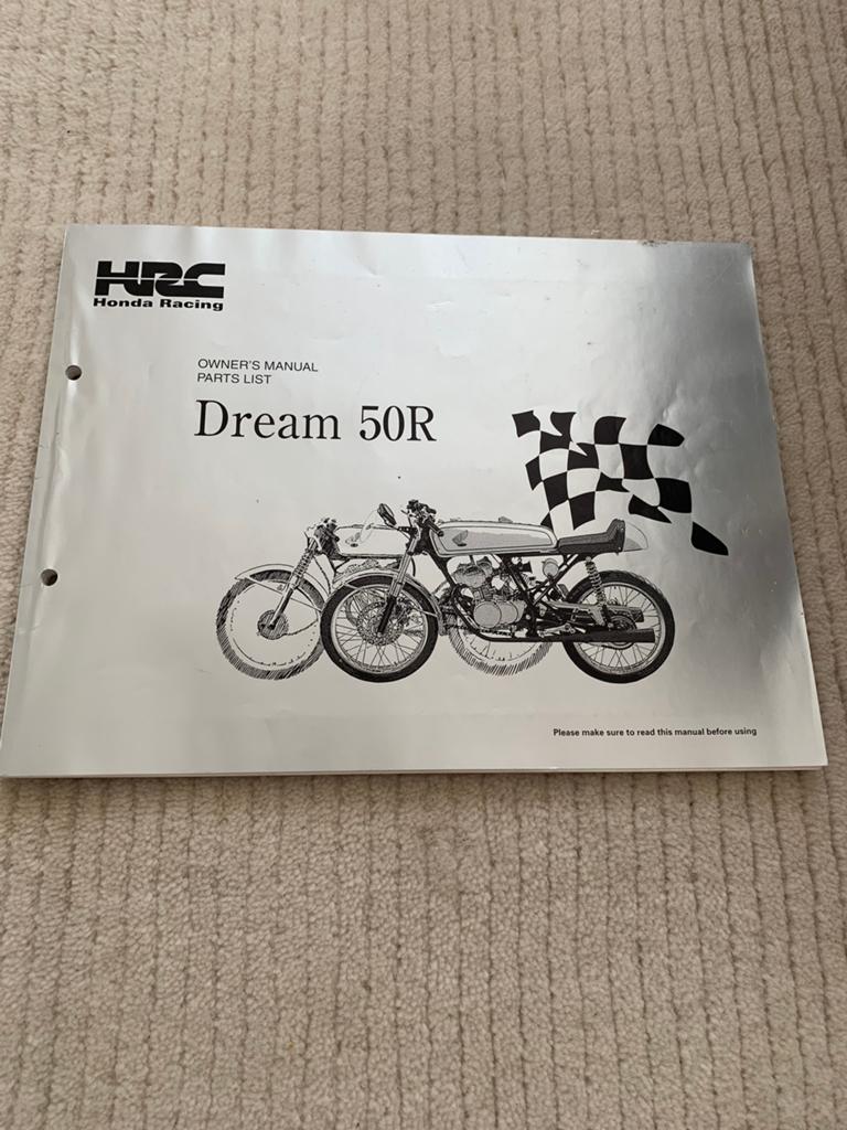 HRC Honda Dream 50 R/racing team Boek, Motoren, Ophalen of Verzenden, Honda