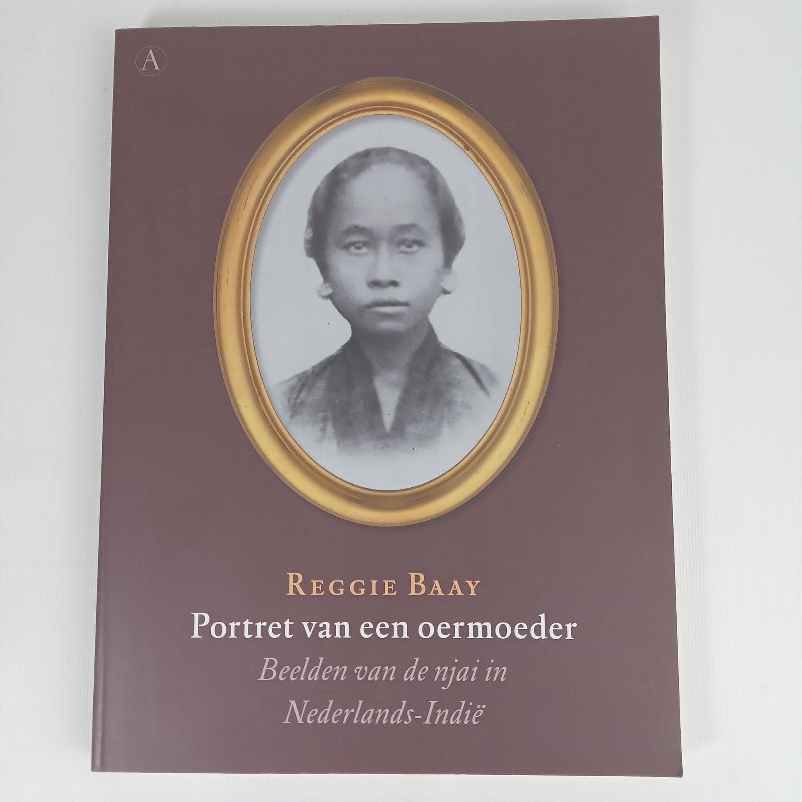 Portret van een oermoeder - Reggie Baay (Gesigneerd), Gelezen, Reggie Baay, Ophalen of Verzenden, Nederland