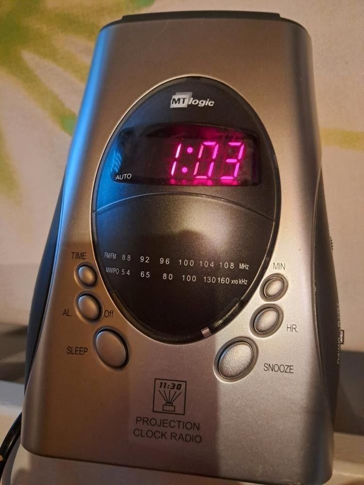 Wekker Radio met Projectie, Ophalen of Verzenden, Gebruikt, Radio