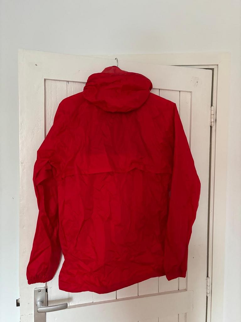 Nieuwe AGU Rode Regenjas - Unisex, Waterproof & Windproof, Kleding | Dames, Ophalen of Verzenden, Nieuw, Maat 36 (S), Rood