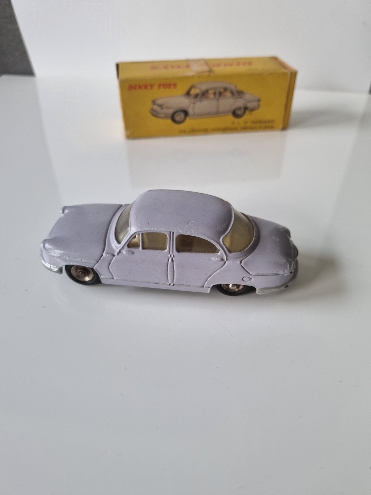 dinky toys, Hobby en Vrije tijd, Modelauto's | 1:43, Ophalen of Verzenden, Gebruikt, Auto, Dinky Toys