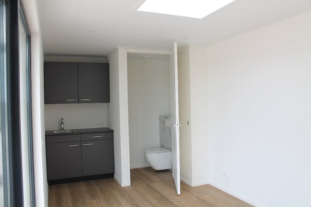Foto 7 van Tuinkamer - kantoorunit 6x3 m1- Instapklaar