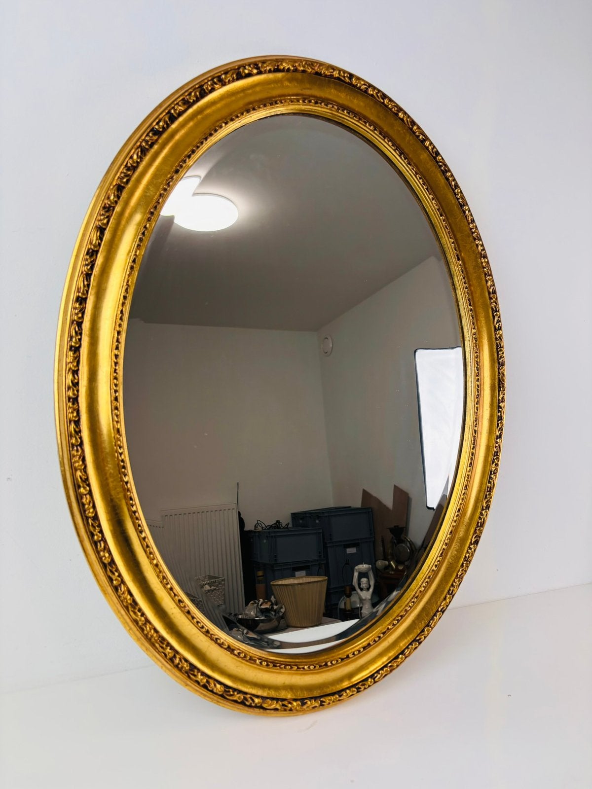 Grote ovale wandspiegel met rijk vergulde klassiek lijst, Huis en Inrichting, Ophalen of Verzenden, Zo goed als nieuw, Ovaal, Minder dan 100 cm