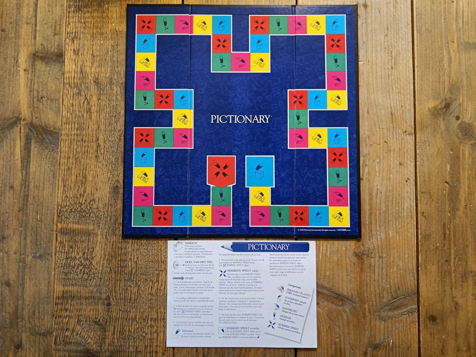 Pictonary., Hobby en Vrije tijd, Gezelschapsspellen | Bordspellen, Ophalen of Verzenden, NVT., NVT., NVT.
