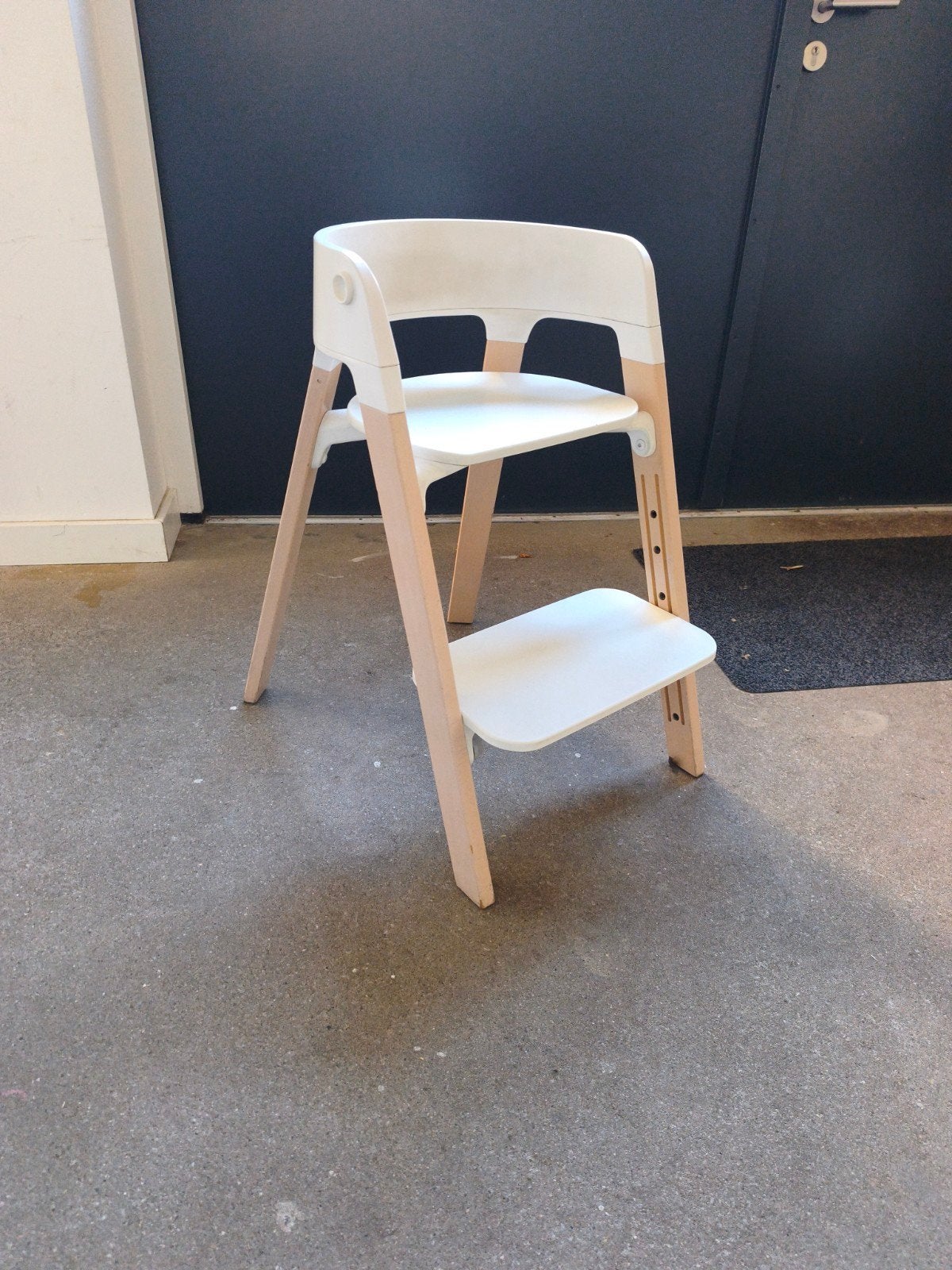Stokke Steps Meegroeistoel - Wit met Naturel Hout, Kinderen en Baby's, Kinderstoelen, Ophalen, Gebruikt, Meegroeistoel, Aanschuifbaar