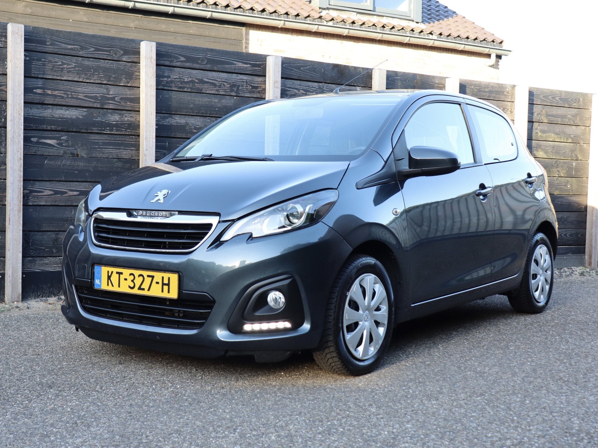 Peugeot 108 1.0 e-VTi Active airco | bluetooth (bj 2016), Voorwielaandrijving, Stof, Gebruikt, 4 stoelen