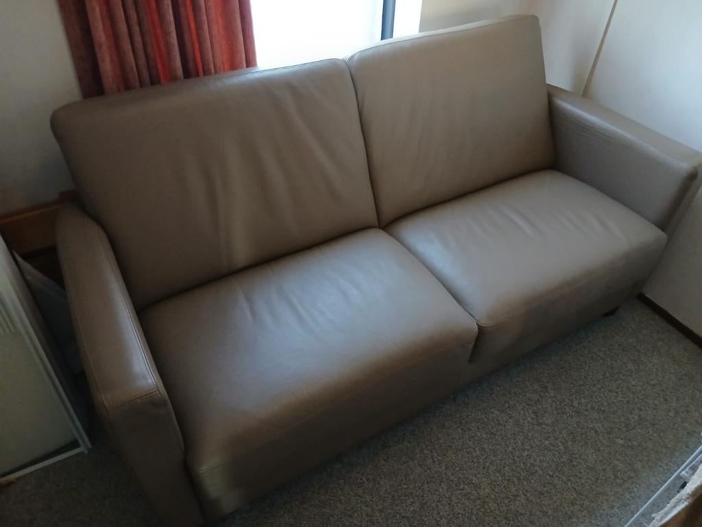 Comfortabele 2-zits leren bank - Beige, Ophalen, Modern, Comfortabel, Gebruikt, 150 tot 200 cm