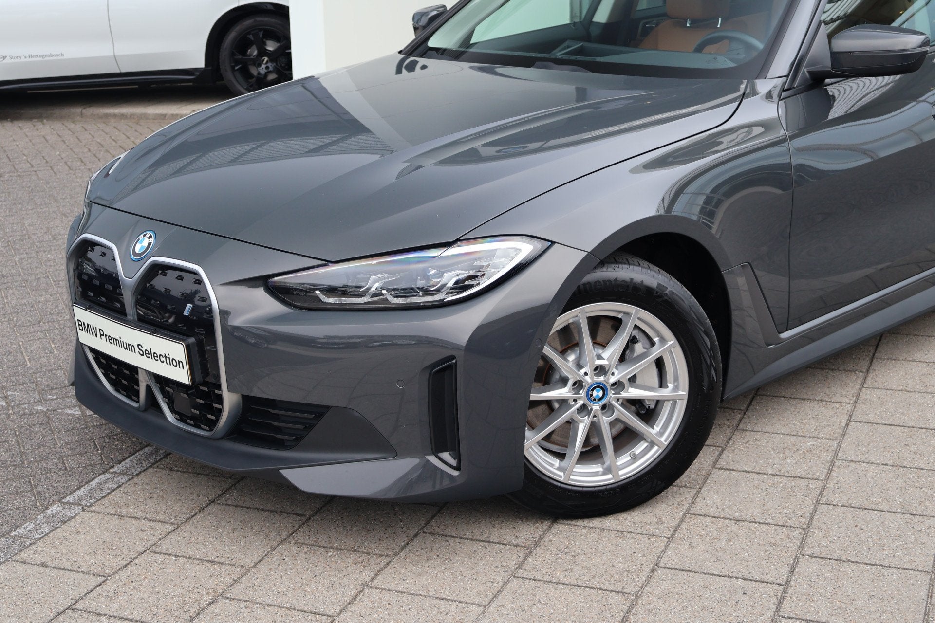 BMW i4 eDrive40 / Adaptieve Cruise Control / Achteruitrijcam, Auto's, Dealer onderhouden, Achterwielaandrijving, Gebruikt, 590 km