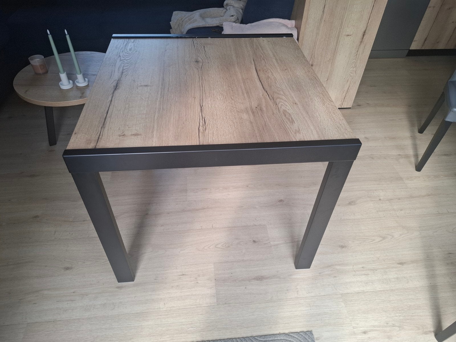 Uitschuiftafel met 4 nette stoelen, Ophalen