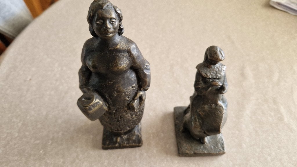 2 brocante beeldjes de collector-lampenmaakster, Ophalen of Verzenden, Zo goed als nieuw, Mens