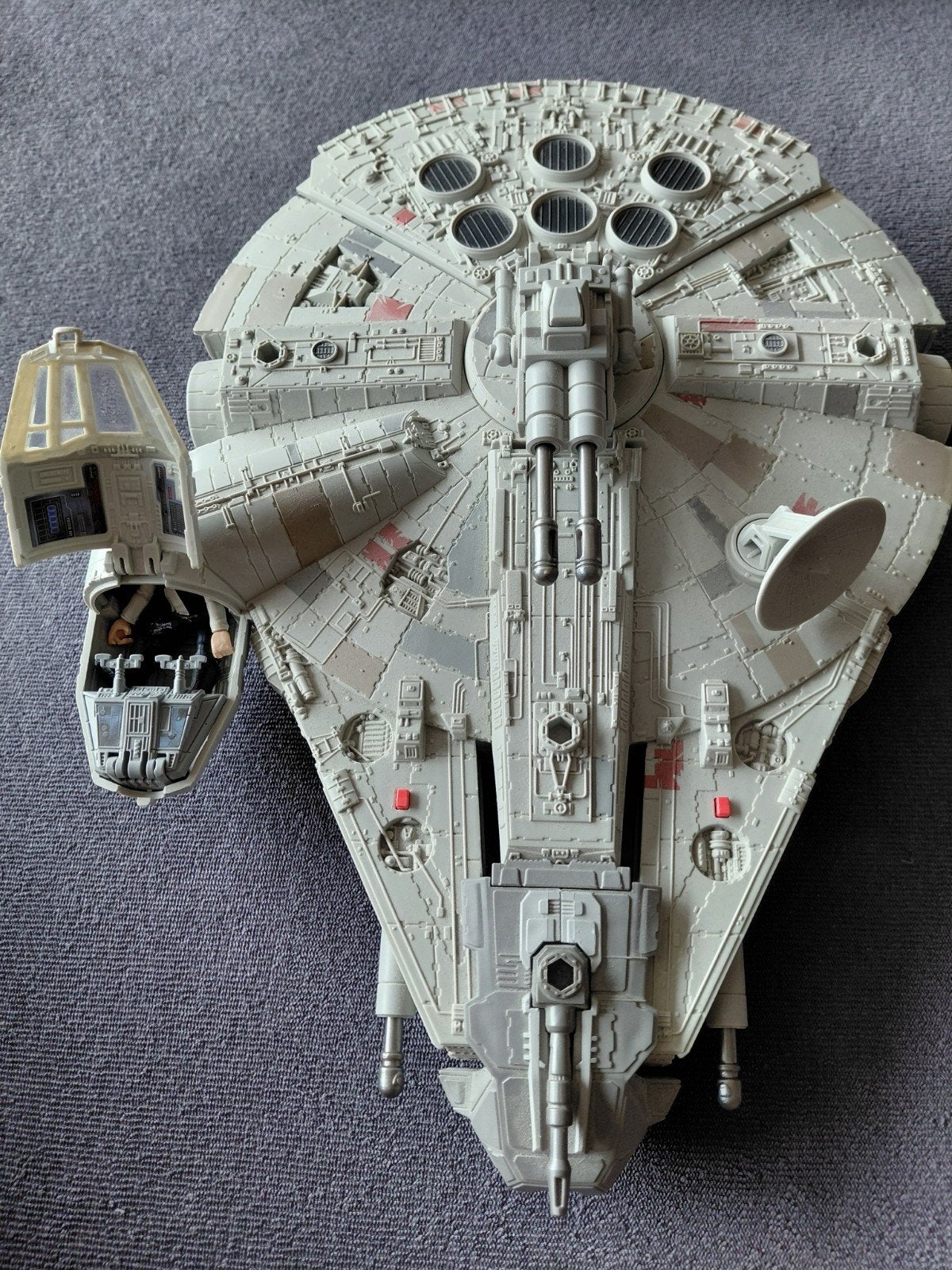 Hasbro Star Wars Millennium Falcon 2020 met Han Solo, Ophalen of Verzenden, Zo goed als nieuw