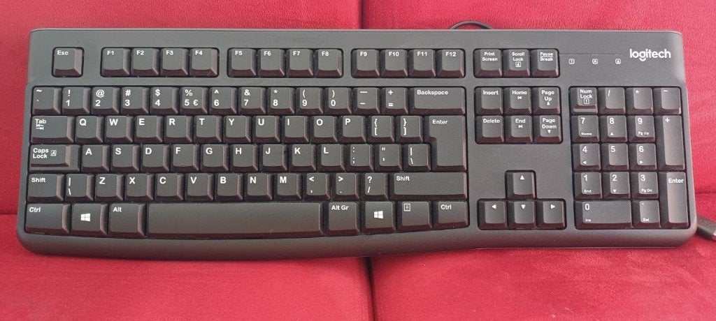 Logitech toetsenbord, Computers en Software, Toetsenborden, Ophalen of Verzenden, Zo goed als nieuw, Bedraad, Logitech