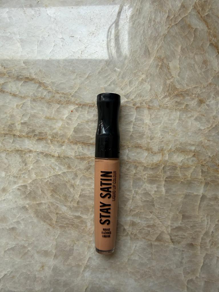 Rimmel Stay Satin Liquid Lip Colour - 700 Take a Chill Pill, Lippen, Beige, Ophalen of Verzenden, Zo goed als nieuw