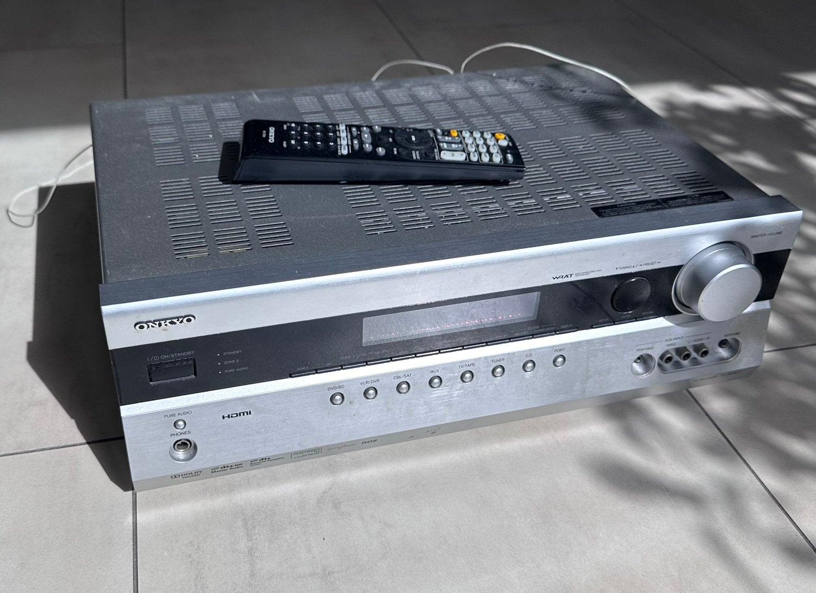 Harman Kardon HKTS 11, 4 witte stands met Onkyo TX-SR507, Gebruikt, 70 watt of meer, 5.1-systeem, Overige spelers