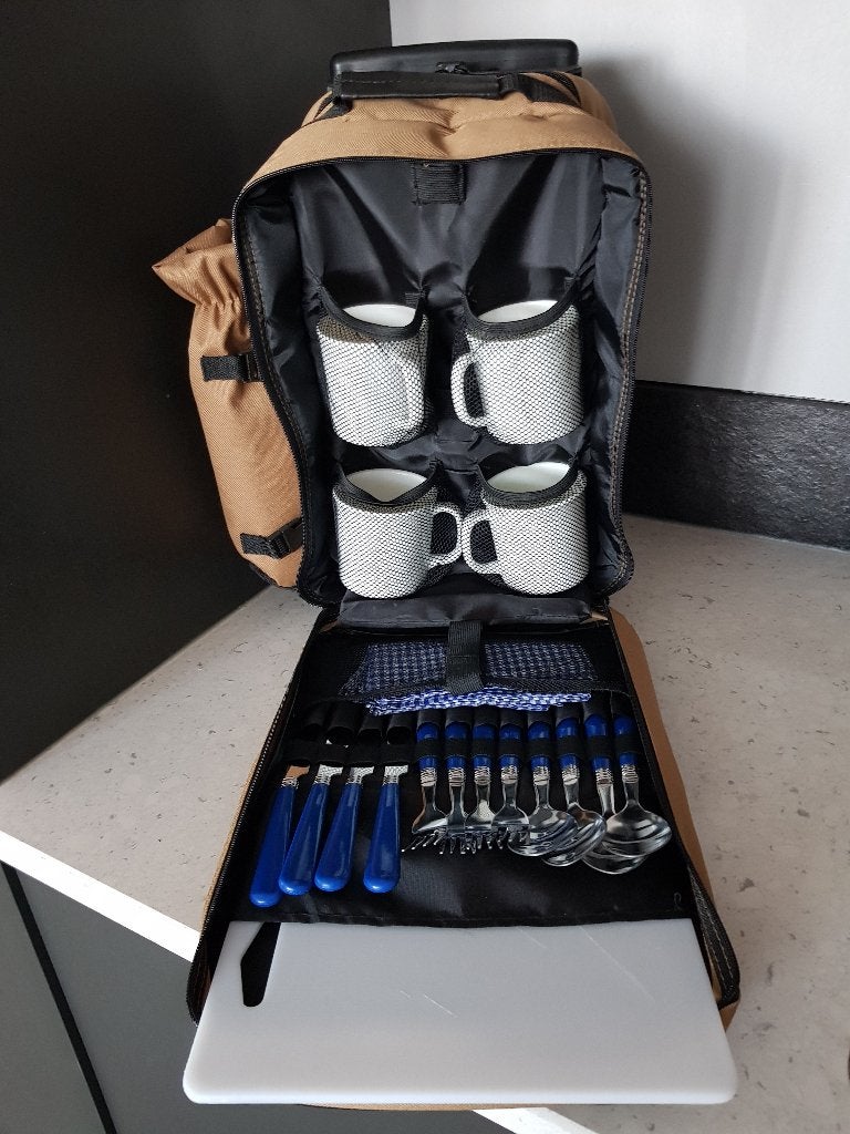 Picknick roltas met servies en bestek ., Ophalen, Nieuw