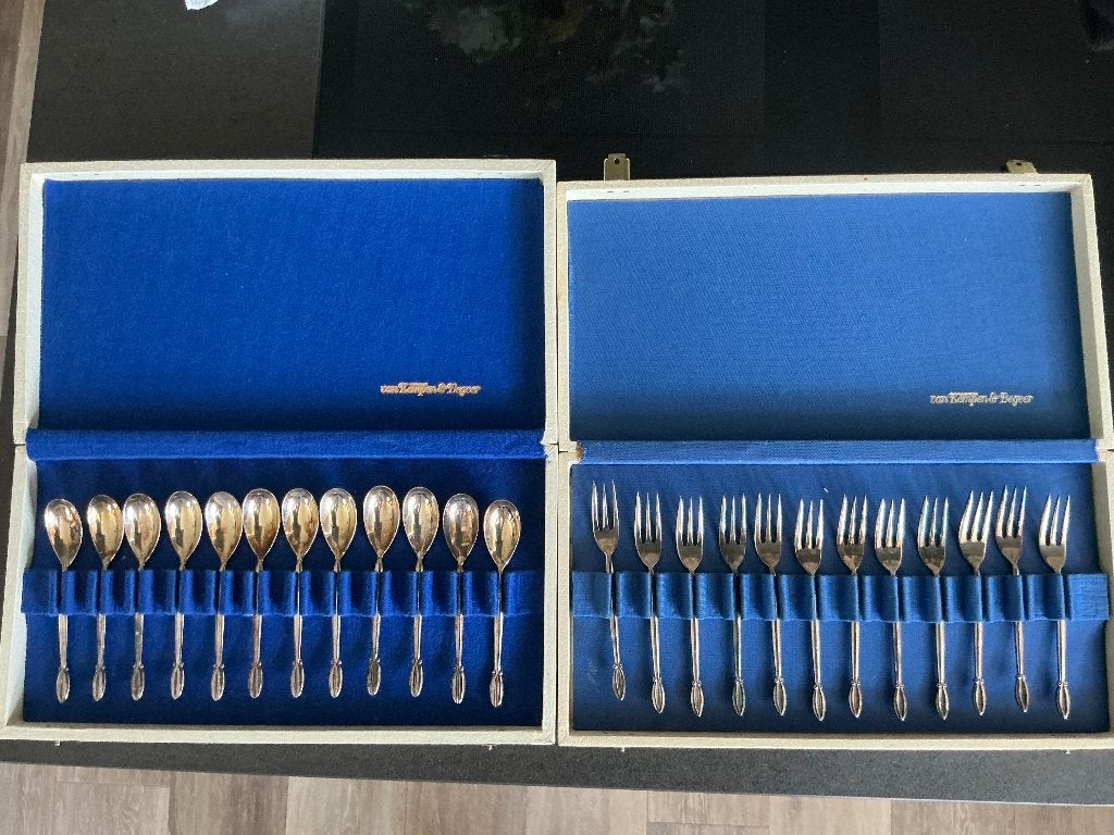 Zilveren set VKB. 12 theelepels +12 Vorken in cassettes.312g, Antiek en Kunst, Ophalen of Verzenden