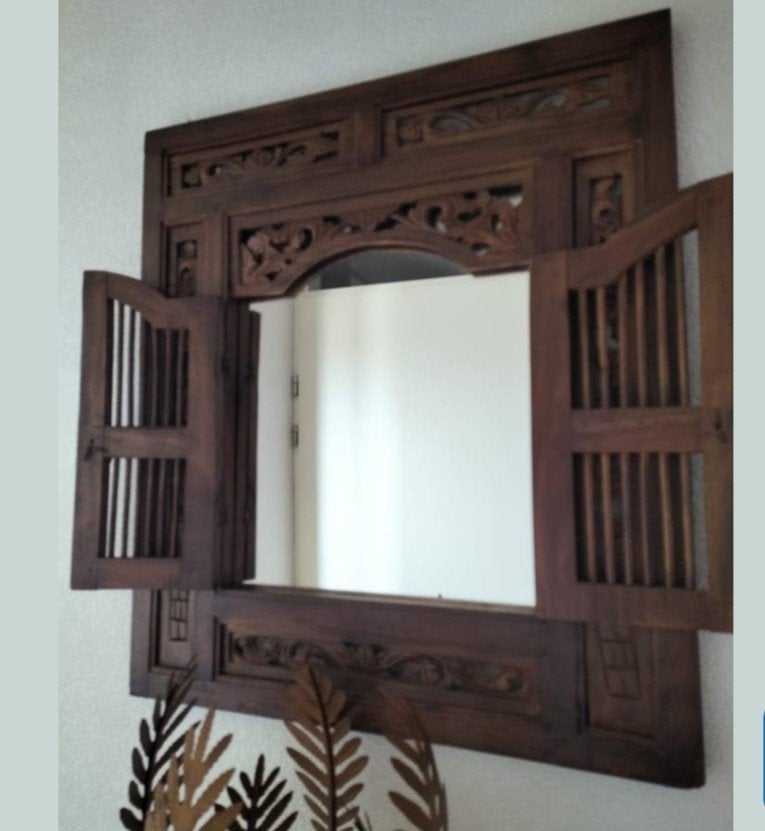 Houten spiegel met luiken, Huis en Inrichting, Woonaccessoires | Spiegels, Ophalen of Verzenden, Zo goed als nieuw, 75 tot 100 cm