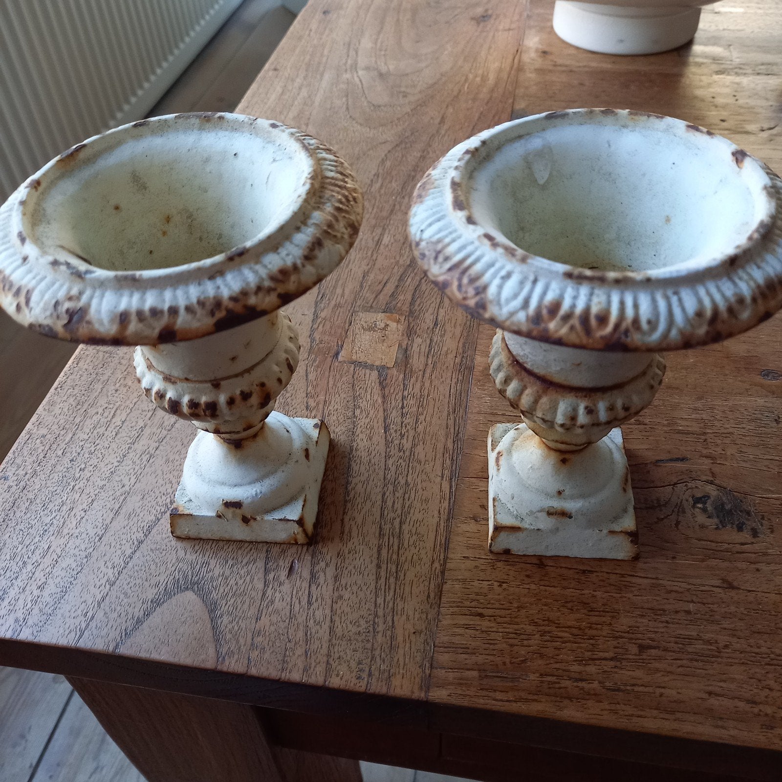 gietijzeren Medici / Louvre vaasjes – Franse brocante, Tuin en Terras, Verzenden