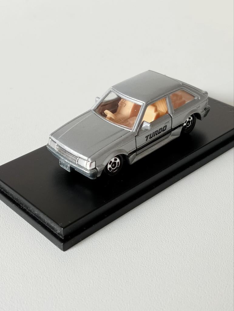 Zeldzame Mazda 323HB modelauto - nieuw uniek, Hobby en Vrije tijd, Ophalen of Verzenden, Nieuw, Auto, Overige merken