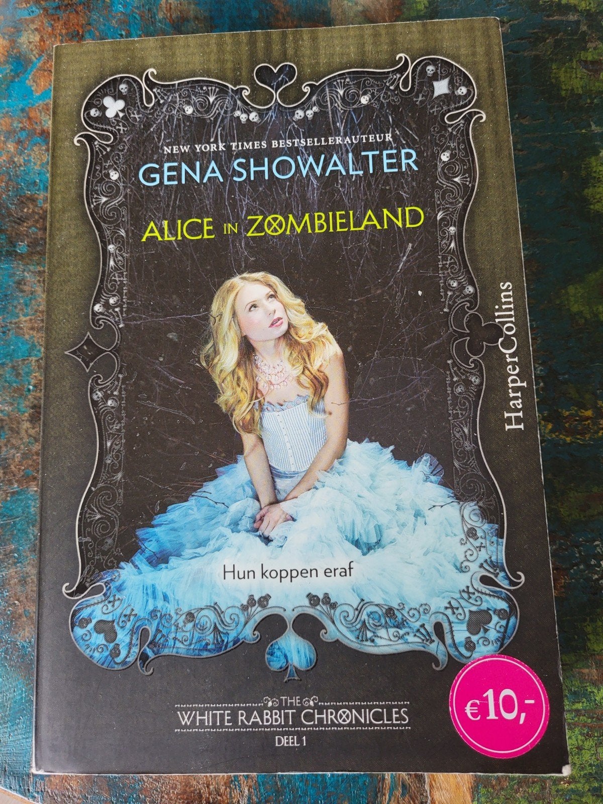 Alice in Zombieland - Gena Showalter (Deel 1), Ophalen