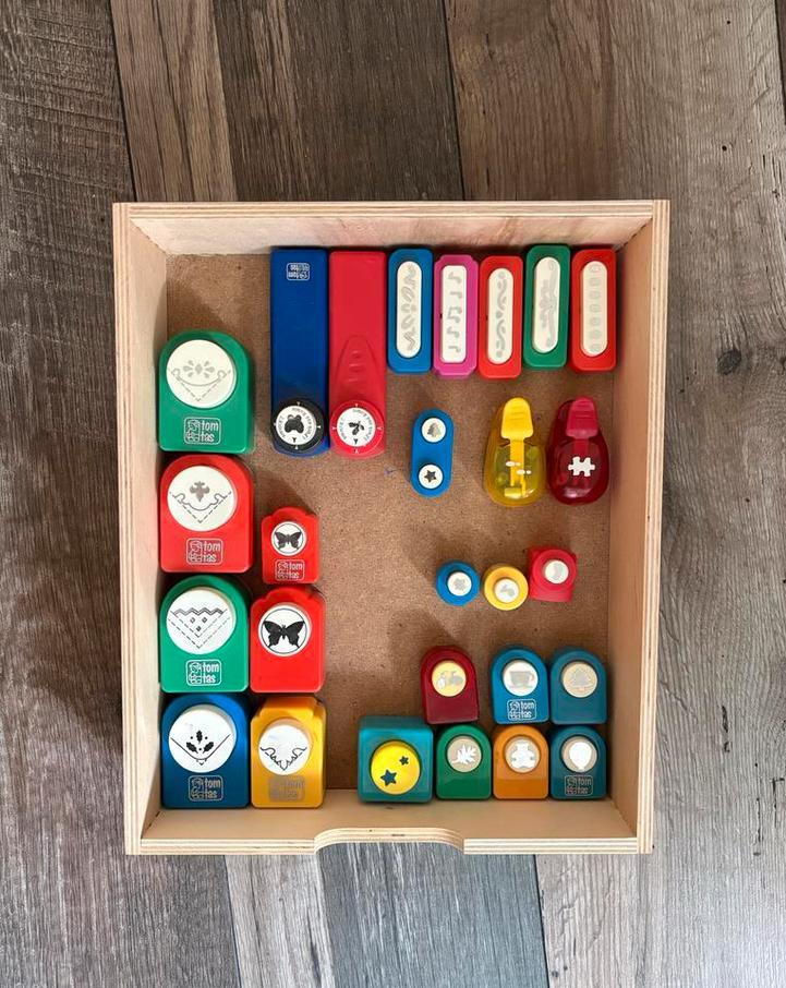 Grote set knutselbenodigdheden: scharen en ponsen, Hobby en Vrije tijd, Ophalen of Verzenden, Gebruikt, Gereedschap of Toebehoren